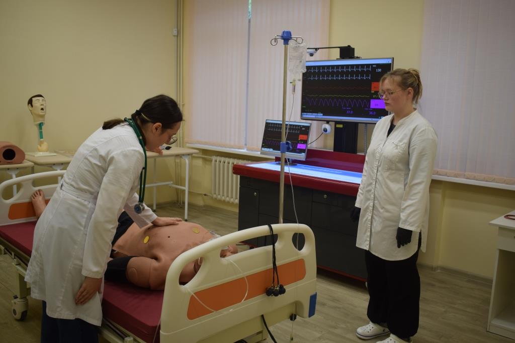 В аккредитационно–симуляционном центре медицинского факультета проходит второй этап аккредитации выпускников-медиков 2025 года